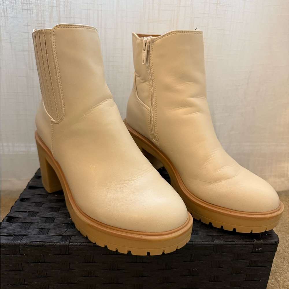 Universal Thread Boots - WORN ONCE